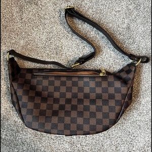 “Checkered” Fanny pack/cross body spring/summer essential!